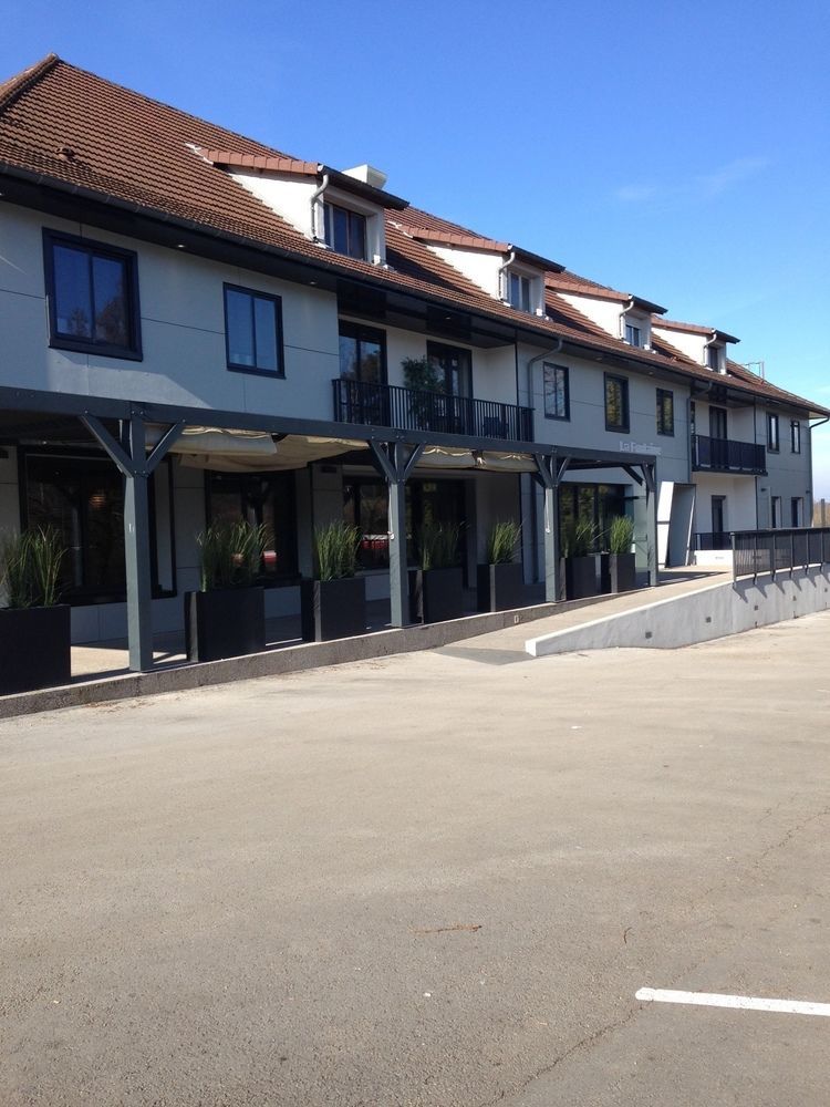 Hotel Logis Restaurant La Fontaine Mantry Exterior foto